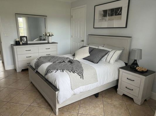 NEW 4-Piece Coastal Bed Set (Queen Size)
