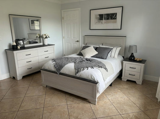 NEW 4-Piece Coastal Bed Set (Queen Size)